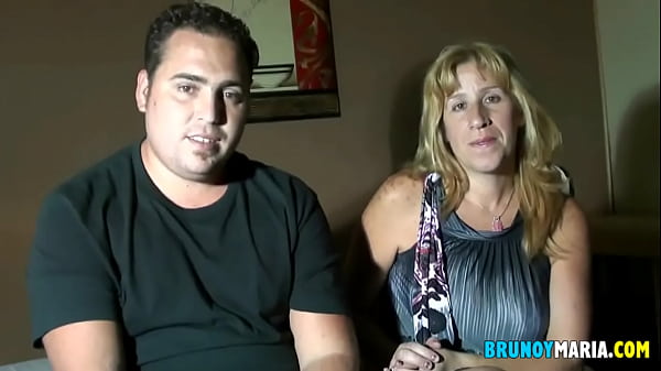 MILF de Lujo de Enormes TETAS Follando con su MARIDO buscan CORNEADORES